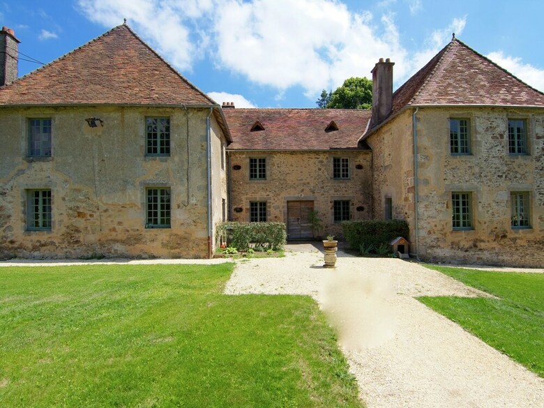 Charming Cottage In Ladignac-le-long With Garden