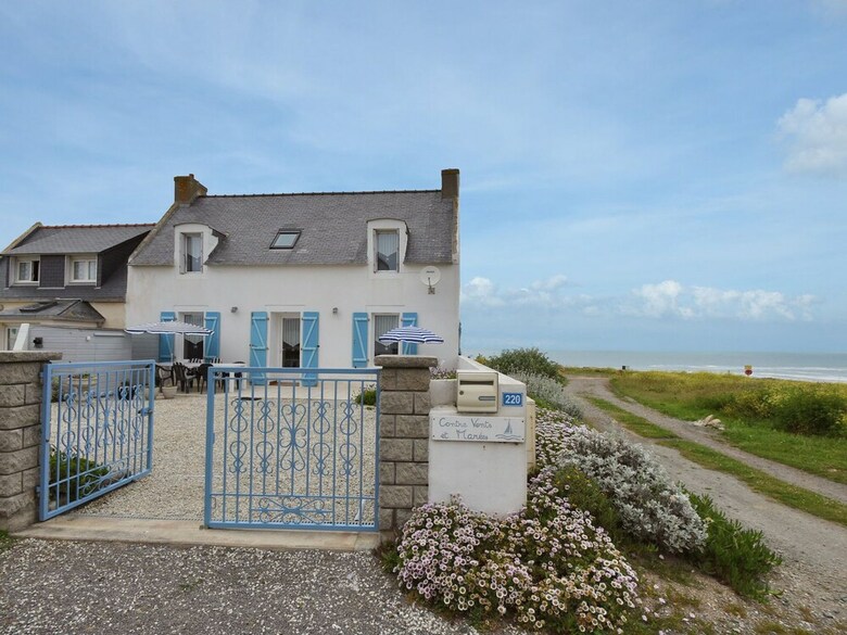 Nice House A Stone's Throw Away From The Strong Rocky Coast