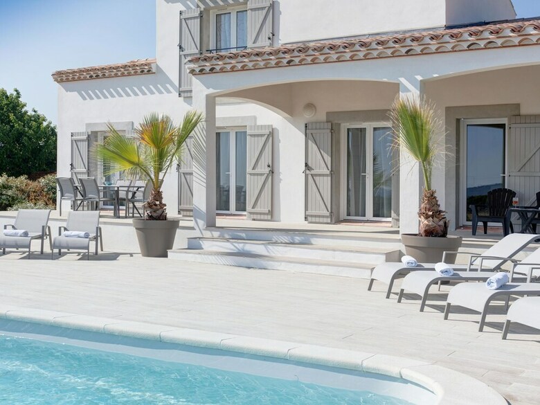 Luxury Villa In Aigne With Swimming Pool