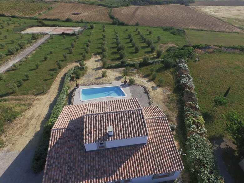 Luxury Villa In Aigne With Swimming Pool