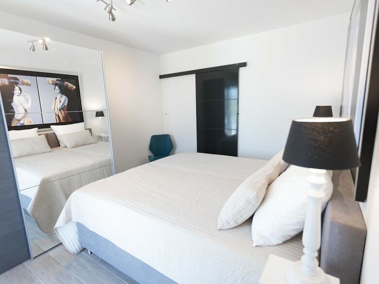 Luxury Villa In Aigne With Swimming Pool