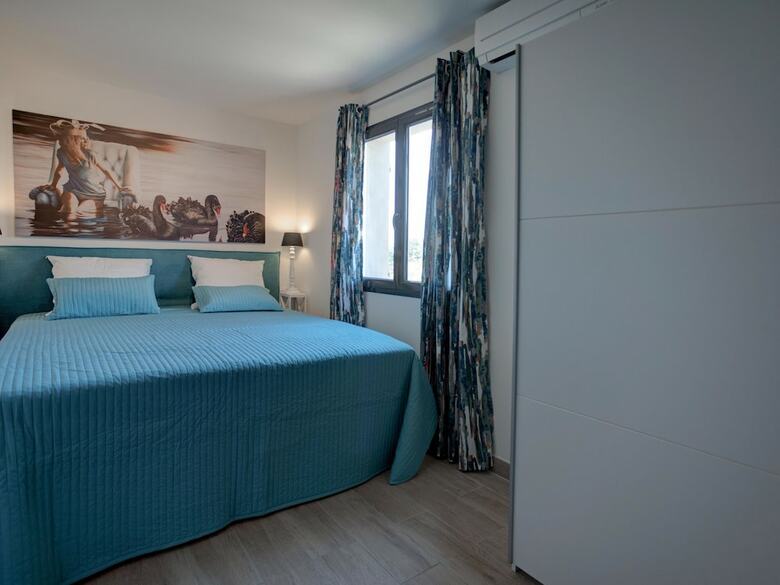Luxury Villa In Aigne With Swimming Pool