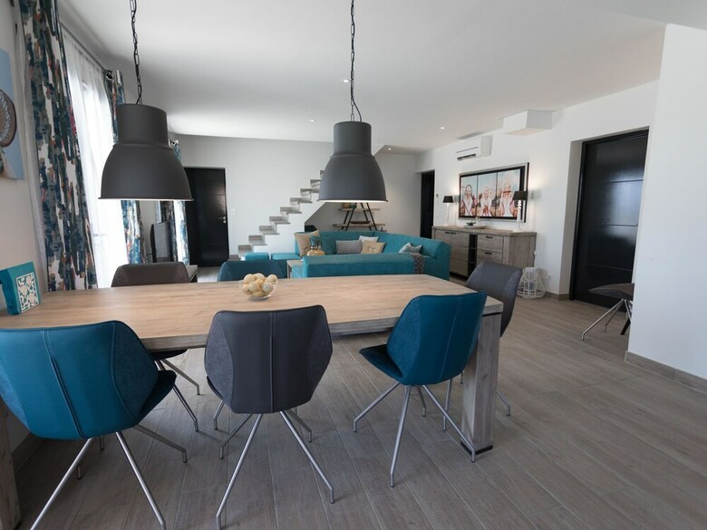 Luxury Villa In Aigne With Swimming Pool