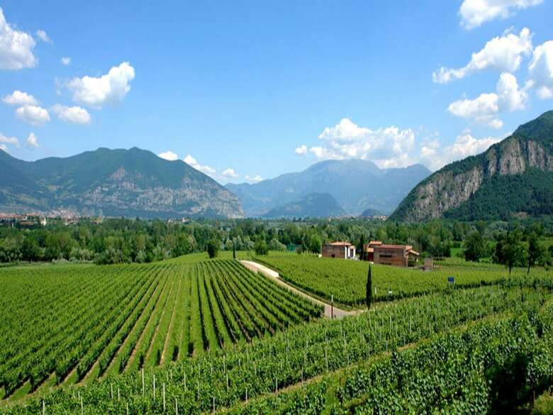 Luxurious Villa In Lombardy With Garden And Jacuzzi
