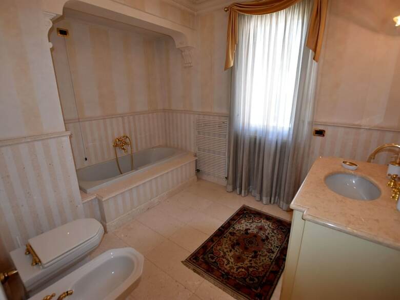 Luxurious Villa In Lombardy With Garden And Jacuzzi