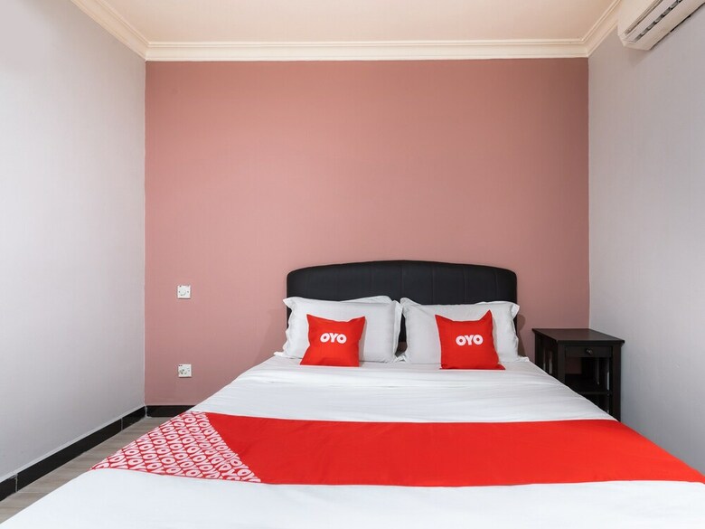 Oyo 89844 Green Villa Hotel