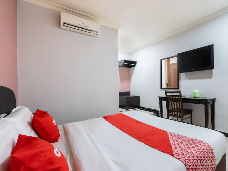 Oyo 89844 Green Villa Hotel