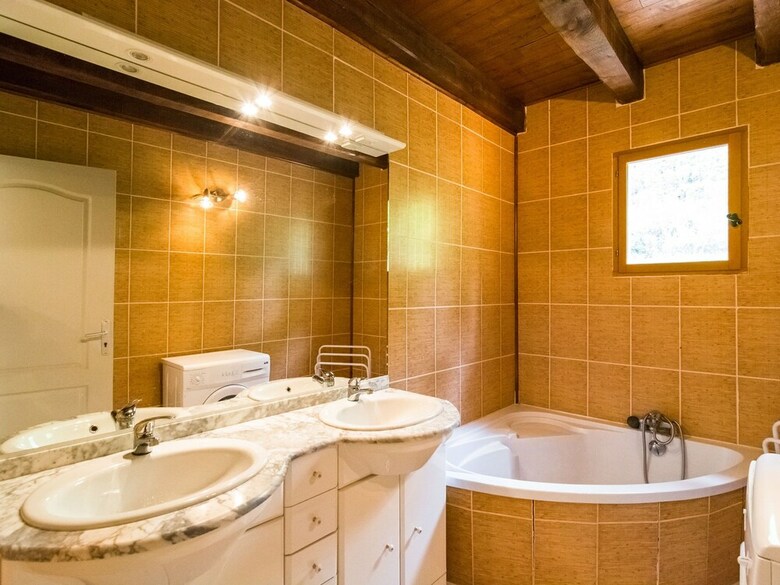 Quaint Holiday Home In Blanquefort-sur-briolance With Pool