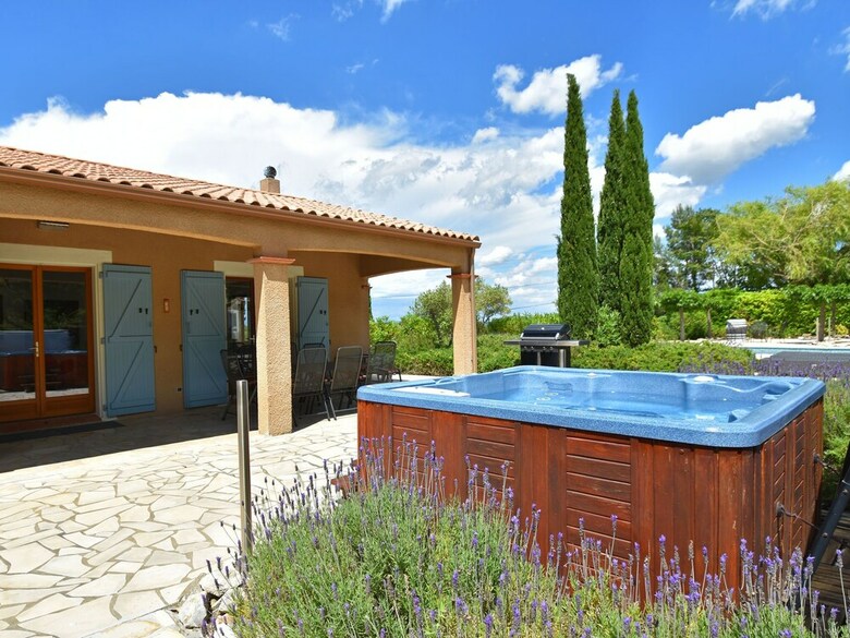 Modern Villa In Montbrun-des-corbi�res With Private Pool