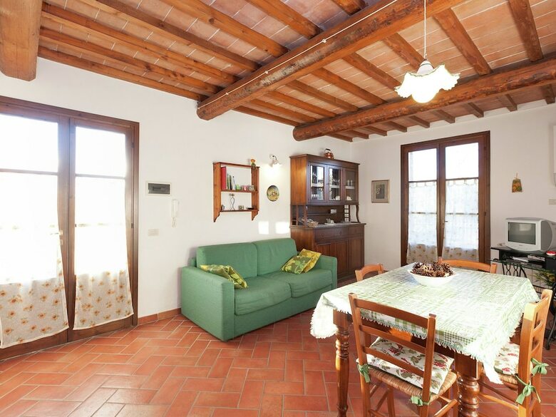 Well Kept Property With Garden With Lovely Panorama