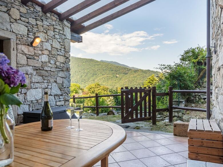 Authentic Rural House, 200 Mt Form The Parking