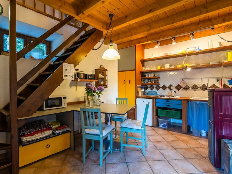 Authentic Rural House, 200 Mt Form The Parking