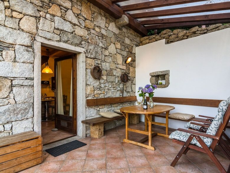 Authentic Rural House, 200 Mt Form The Parking