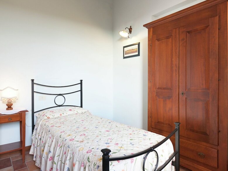 Serene Holiday Home In Stabbia With Pool, Bikes & Garden
