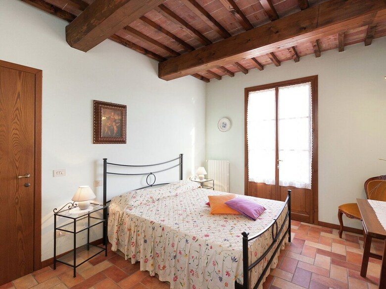Serene Holiday Home In Stabbia With Pool, Bikes & Garden