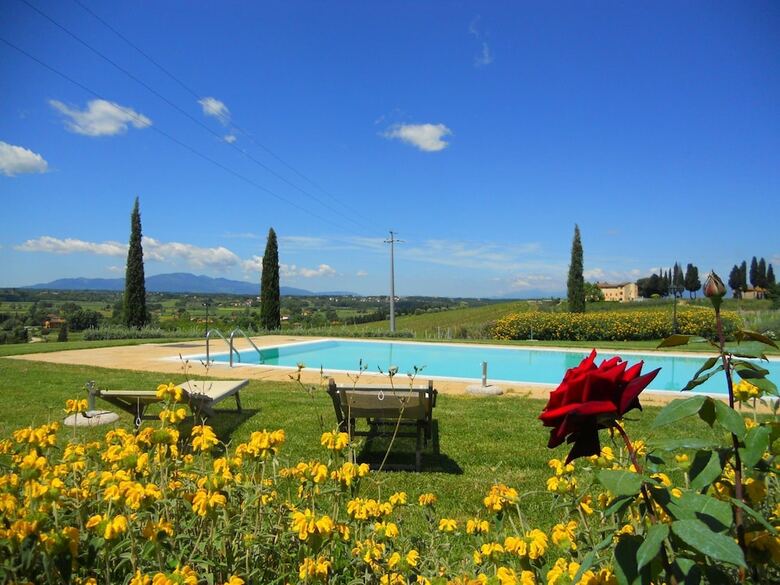 Serene Holiday Home In Stabbia With Pool, Bikes & Garden