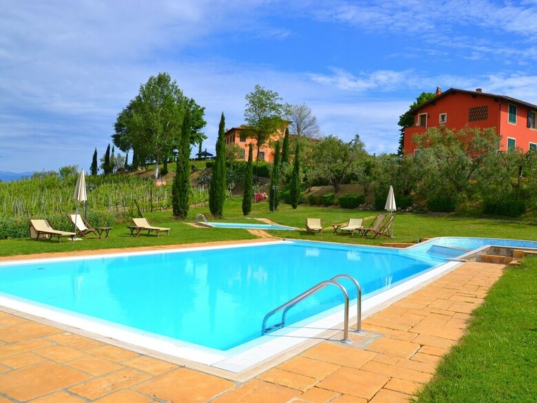 Serene Holiday Home In Stabbia With Pool, Bikes & Garden