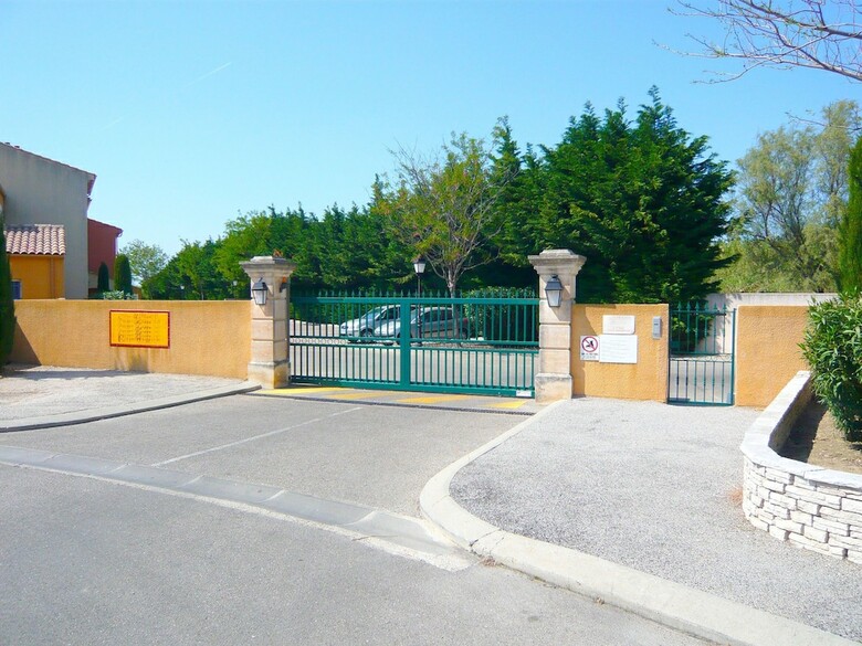 Cosy Holiday Home In Arles With Pool