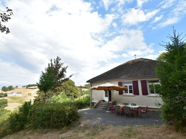 Luxurious Holiday Home In Cuzy With Swimming Pool