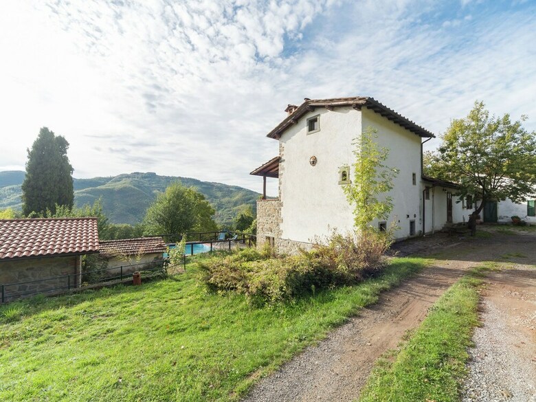 Lovely Holiday Home With Swimming Pool, Fireplace, Parking
