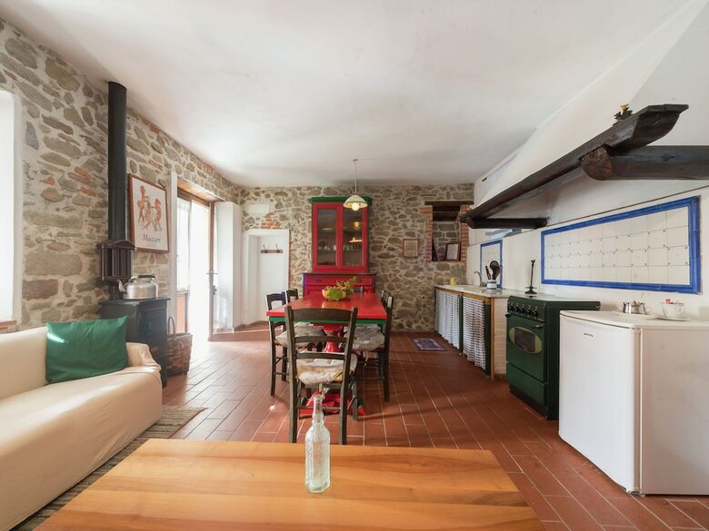 Lovely Holiday Home With Swimming Pool, Fireplace, Parking