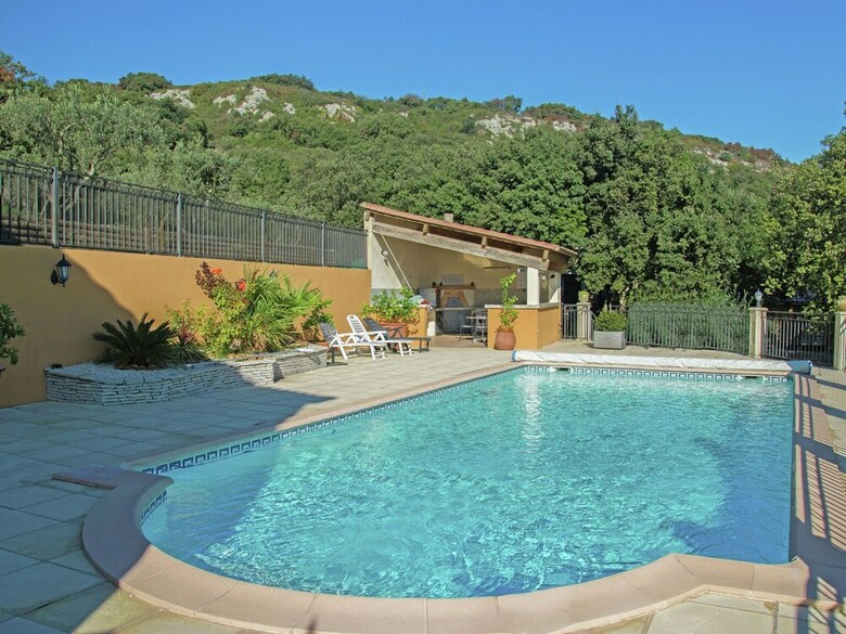 Modern Villa With Private Swimming Pool In L�denon