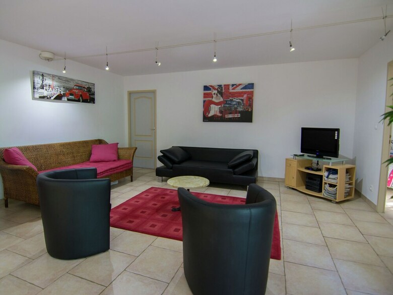 Modern Villa With Private Swimming Pool In L�denon