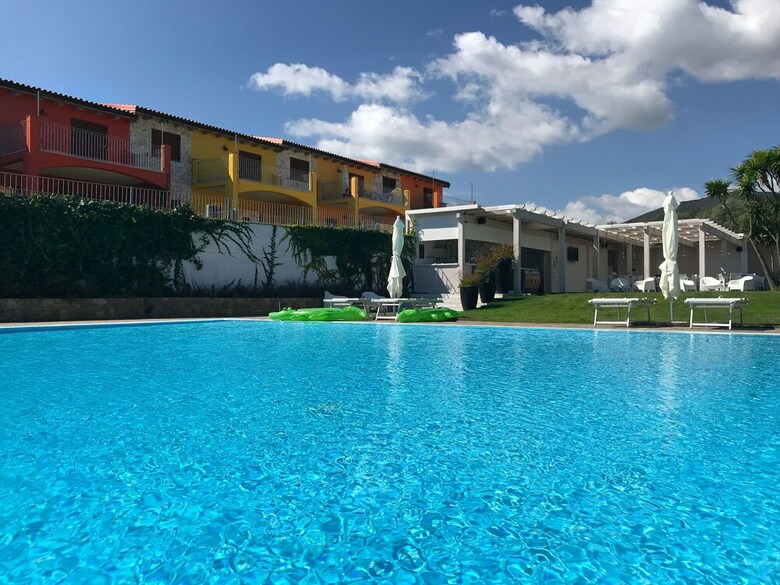 Panoramic Villa With Pool, 200 Meters From The Beach