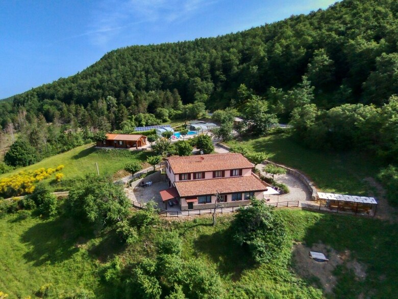 Cozy Farmhouse In Apecchio With Jacuzzi
