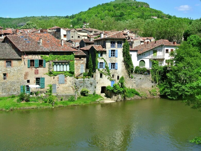 Cosy Holiday Home In Parisot With Swimming Pool