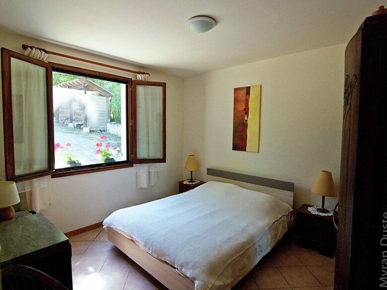 Cosy Holiday Home In Parisot With Swimming Pool