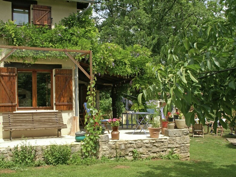 Cosy Holiday Home In Parisot With Swimming Pool