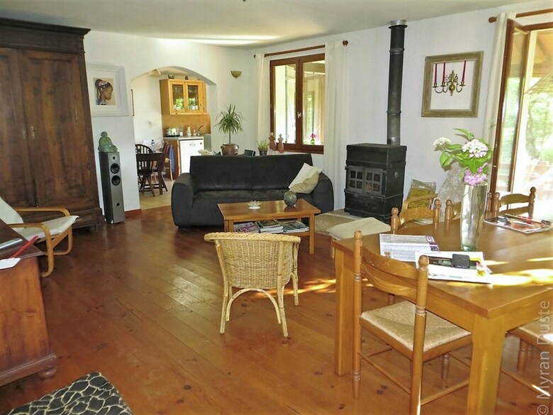 Cosy Holiday Home In Parisot With Swimming Pool