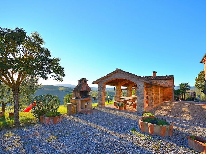 Cozy Holiday Home In Peccioli With Swimming Pool