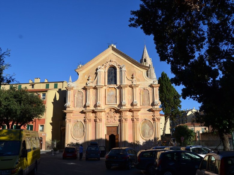 An Apartment Near The Sea
