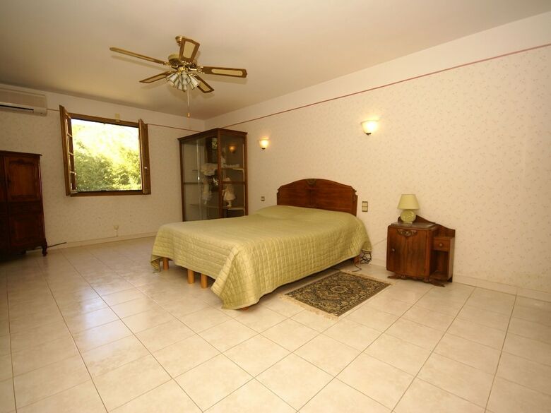Cozy Villa In Sorgues With Swimming Pool