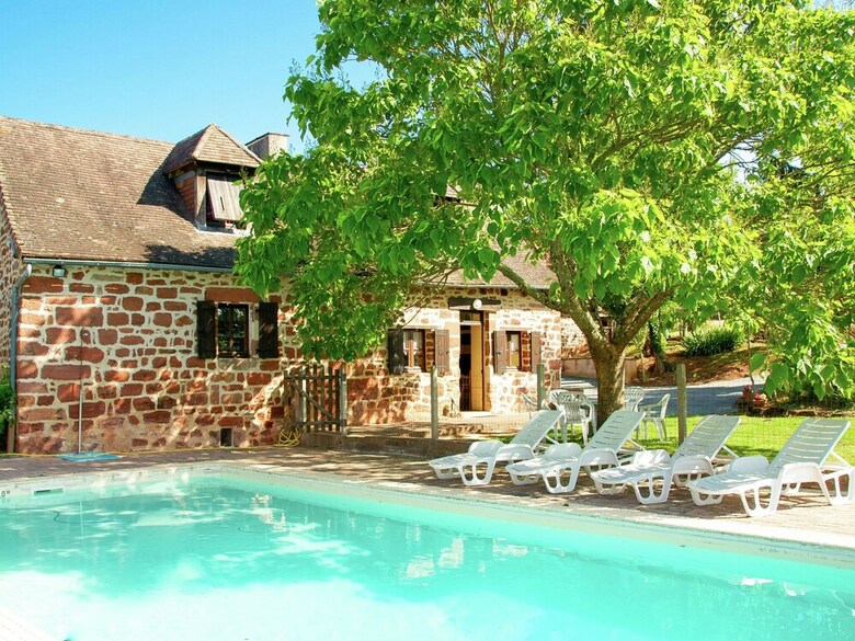 Peaceful Holiday Home In Teillots With Private Pool