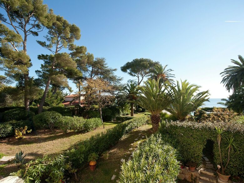 Beautiful Apartment In Bel Epoque Villa With Pool And Beach Access