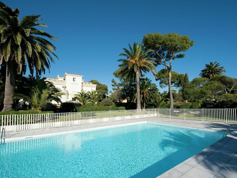 Beautiful Apartment In Bel Epoque Villa With Pool And Beach Access
