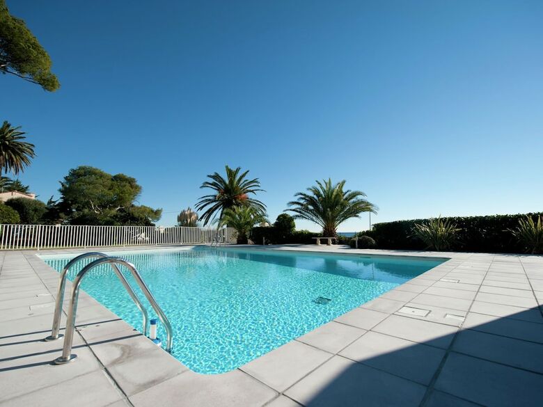 Beautiful Apartment In Bel Epoque Villa With Pool And Beach Access