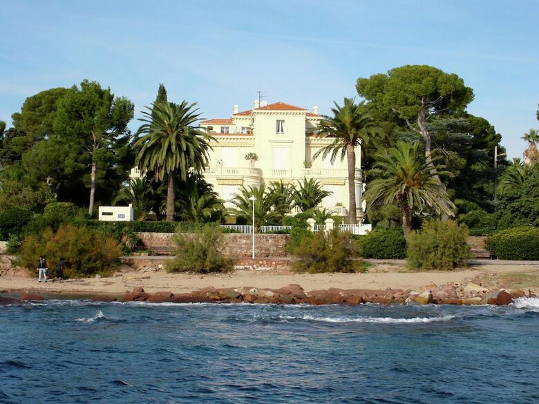 Beautiful Apartment In Bel Epoque Villa With Pool And Beach Access