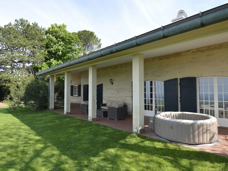 Spacious Villa In Gemmano With Garden