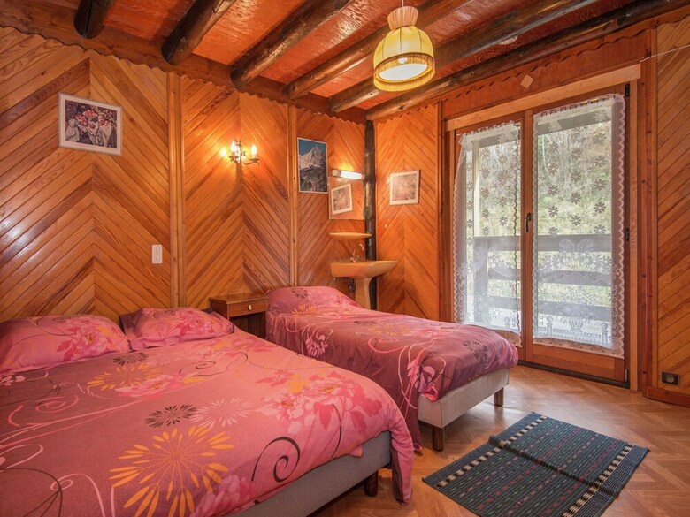 Comfortable, Detached Holiday Home For Nine People Near Les Gets