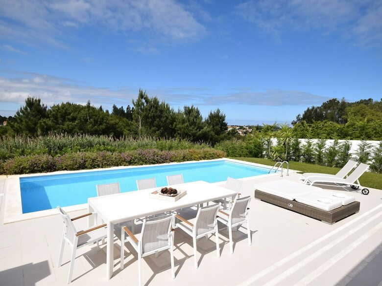 Comfortable Detached Villa With Heated Swimming Pool And Beautiful View