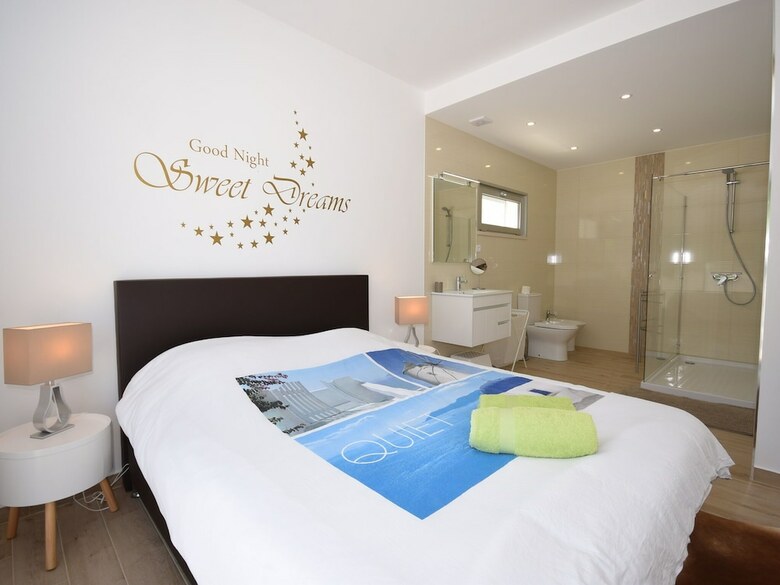 Comfortable Detached Villa With Heated Swimming Pool And Beautiful View