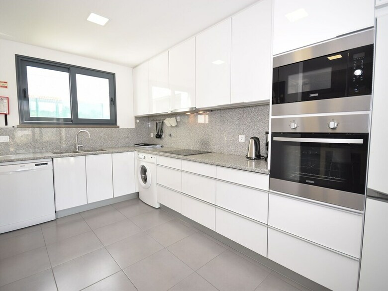 Lavish Villa In Foz Do Arelho With Private Swimming Pool