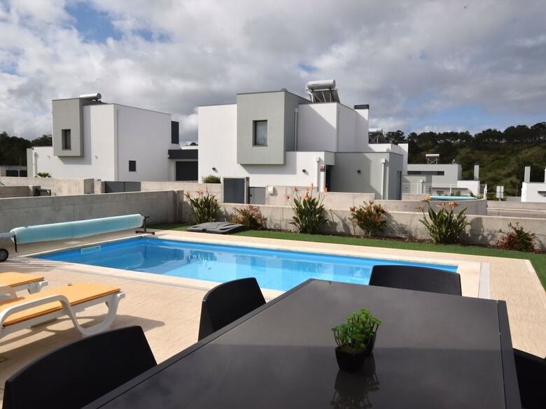 Lavish Villa In Foz Do Arelho With Private Swimming Pool