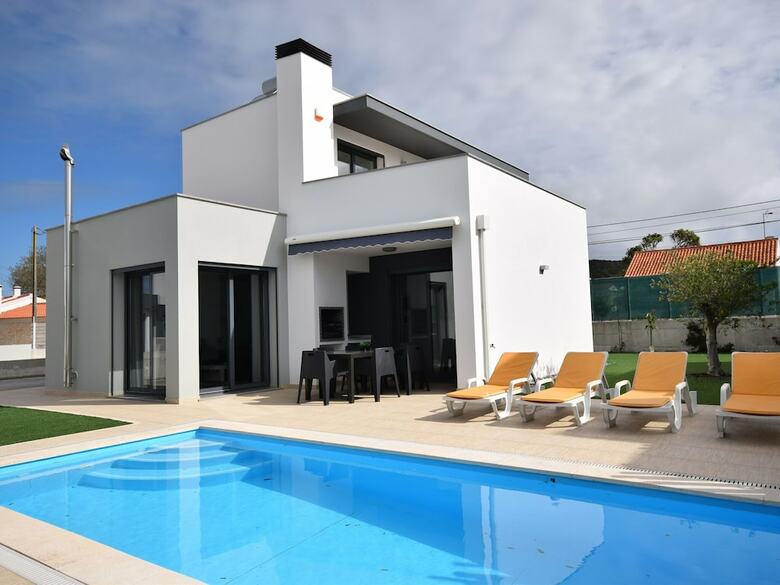 Lavish Villa In Foz Do Arelho With Private Swimming Pool