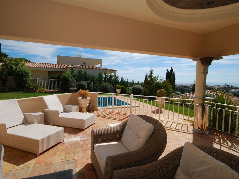 Lavish Villa In Albufeira With Private Swimming Pool