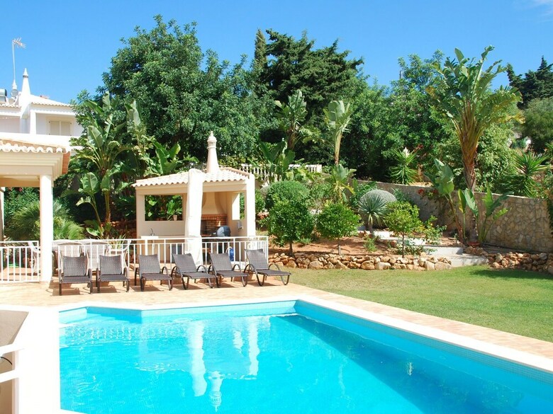 Lavish Villa In Albufeira With Private Swimming Pool